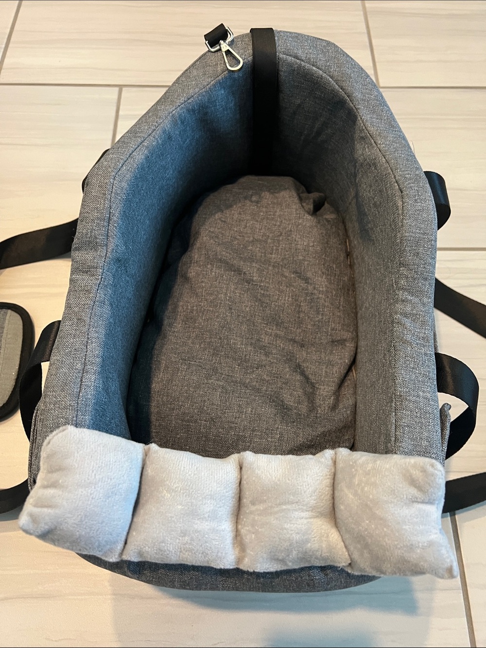 Portable Dog or Cat Gray Car Safety Seat Pet Carrier with Leash Strap